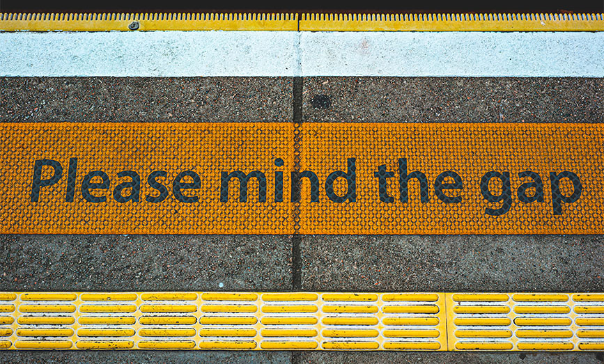 Please mind the gap sign on a train platform